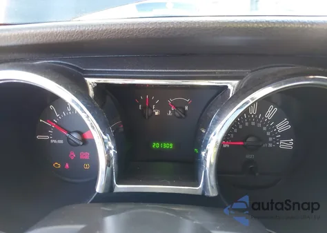 2008 Ford Mustang V6 Deluxe/V6 Premium z USA, uszkodzony, nr VIN 1ZVHT80N285138266